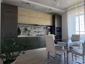 Продам 3-комнатную квартиру Саратов, Волжский р-н., ул Валовая, д. 30/32 579467